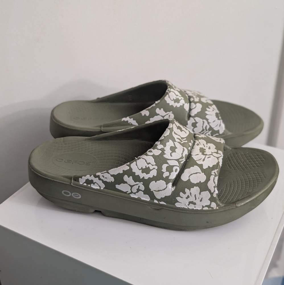 OOFOS OOlala Recovery Sage Tropics Women Comfort Sandal - Men 4- Women 6 - Picture 4 of 5